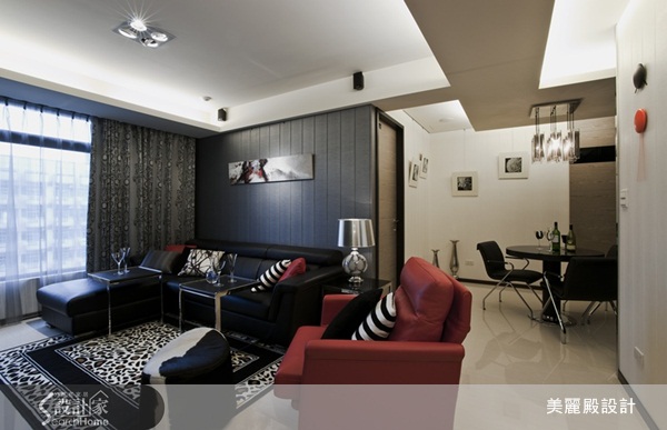 由於屋主常往返澳洲和台灣,原始空間的格局及風格,並